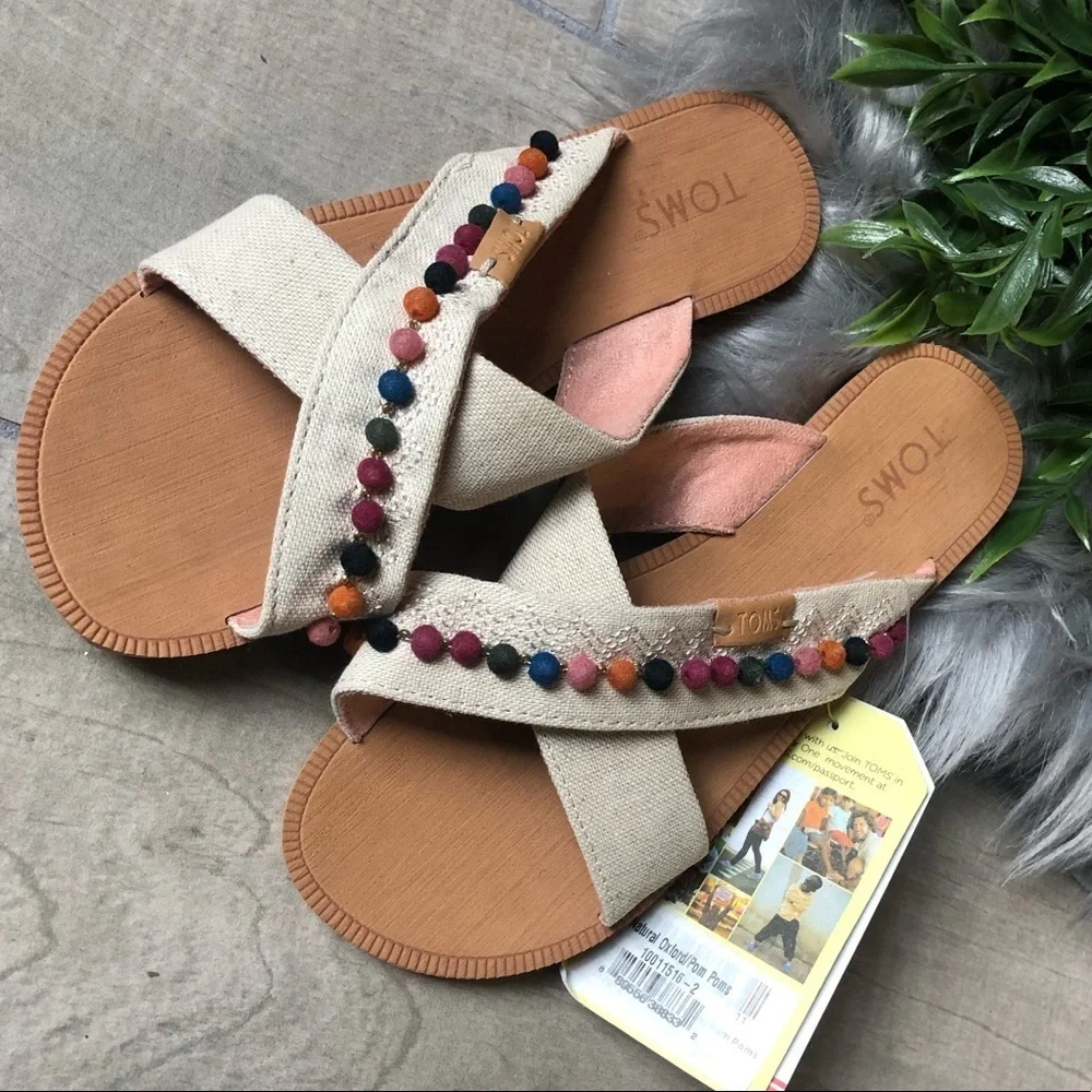 NWT! Tom’s kids’ bohemian Pom Pom sandals. Size 2